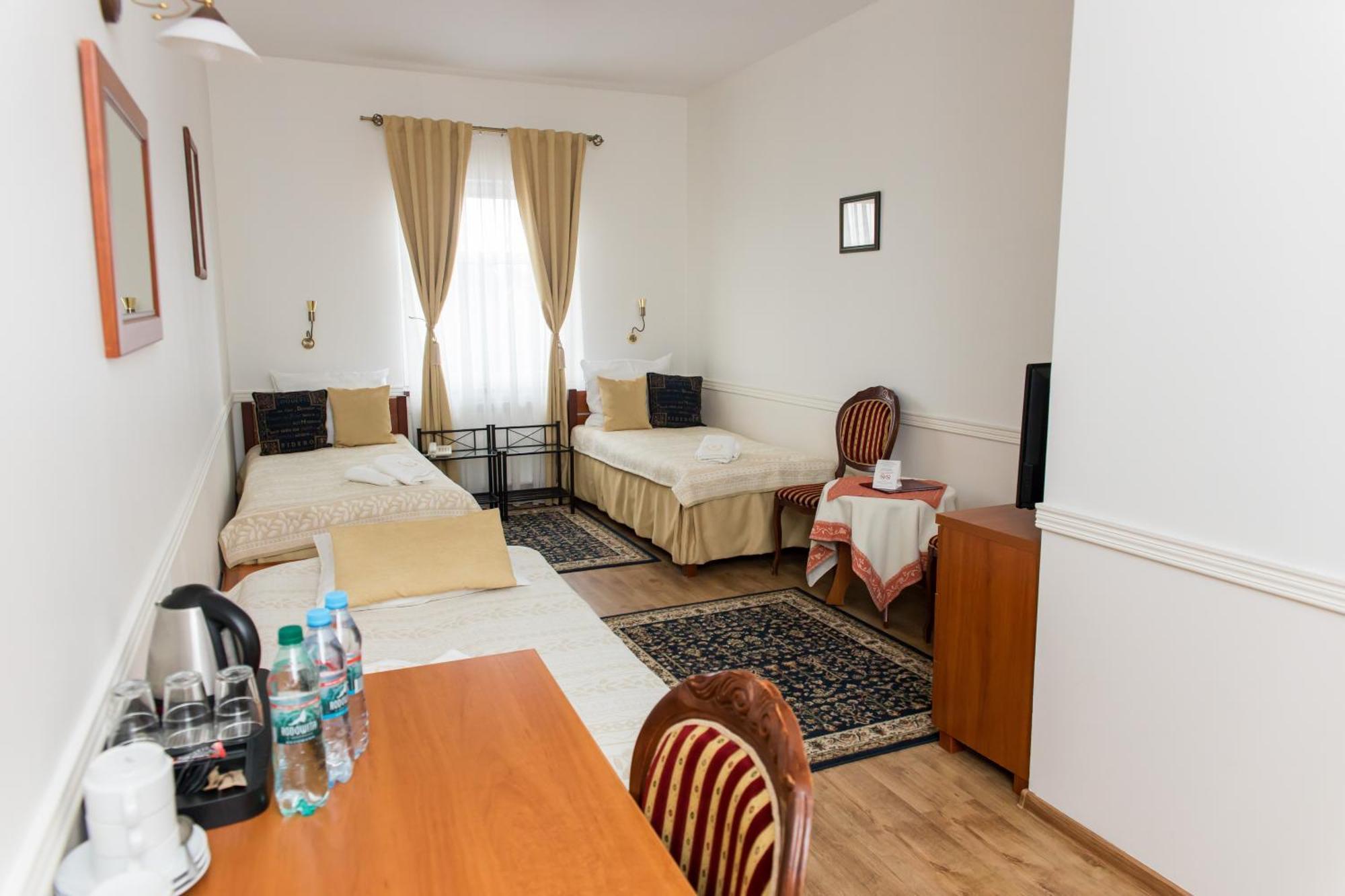 Hotel Napoleon Wroblew  Екстериор снимка