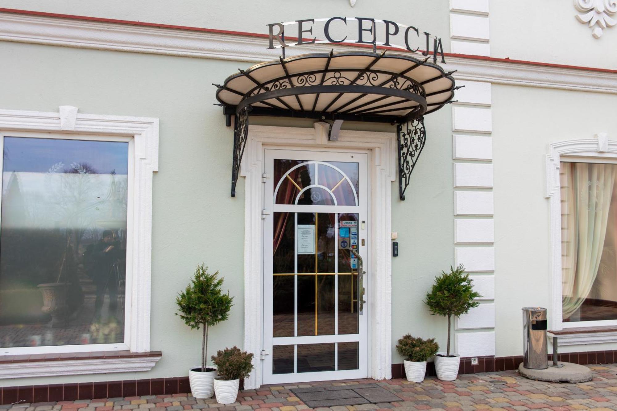 Hotel Napoleon Wroblew  Екстериор снимка