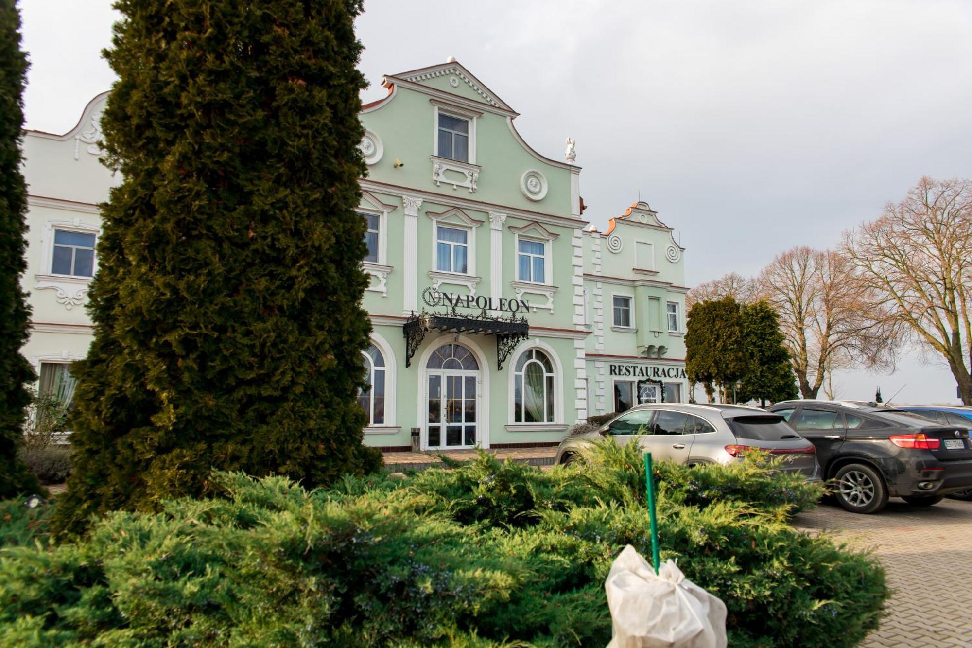 Hotel Napoleon Wroblew  Екстериор снимка