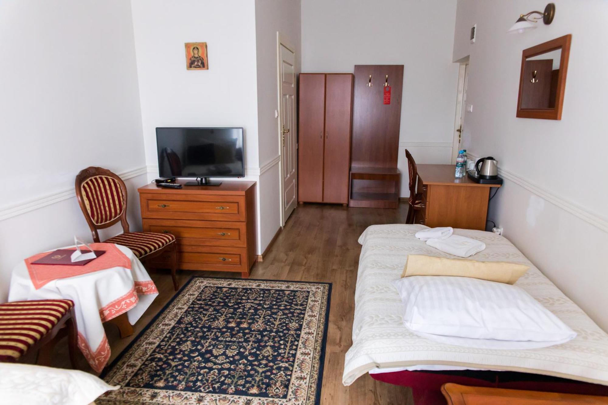 Hotel Napoleon Wroblew  Екстериор снимка