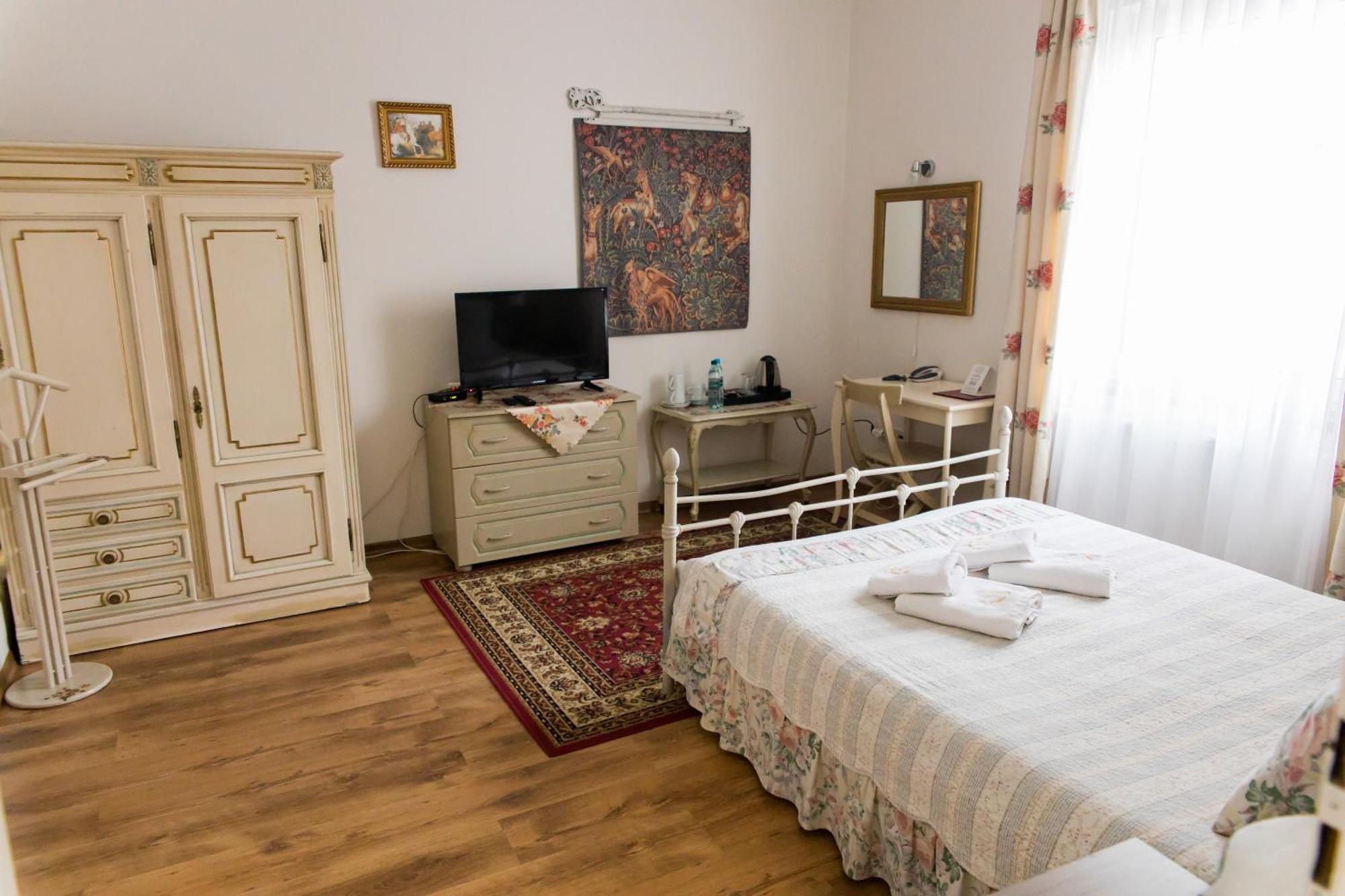 Hotel Napoleon Wroblew  Екстериор снимка