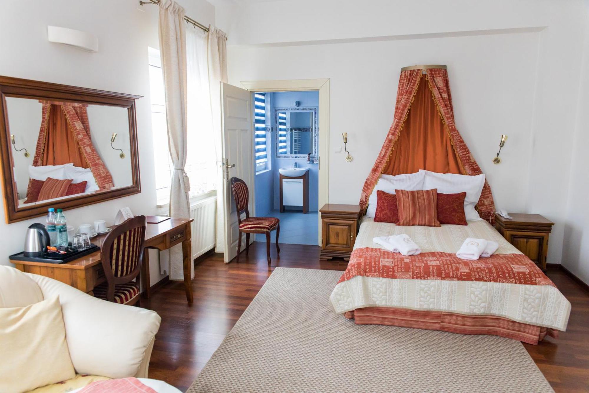 Hotel Napoleon Wroblew  Екстериор снимка