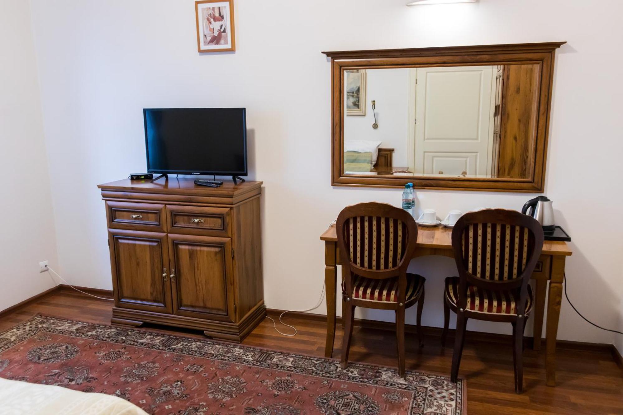 Hotel Napoleon Wroblew  Екстериор снимка