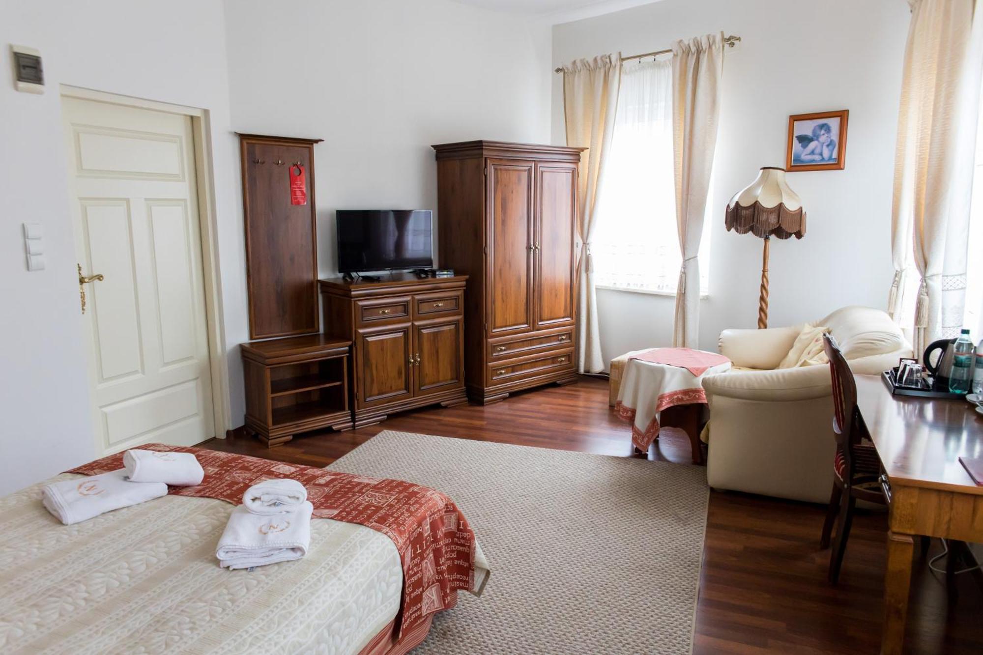 Hotel Napoleon Wroblew  Екстериор снимка
