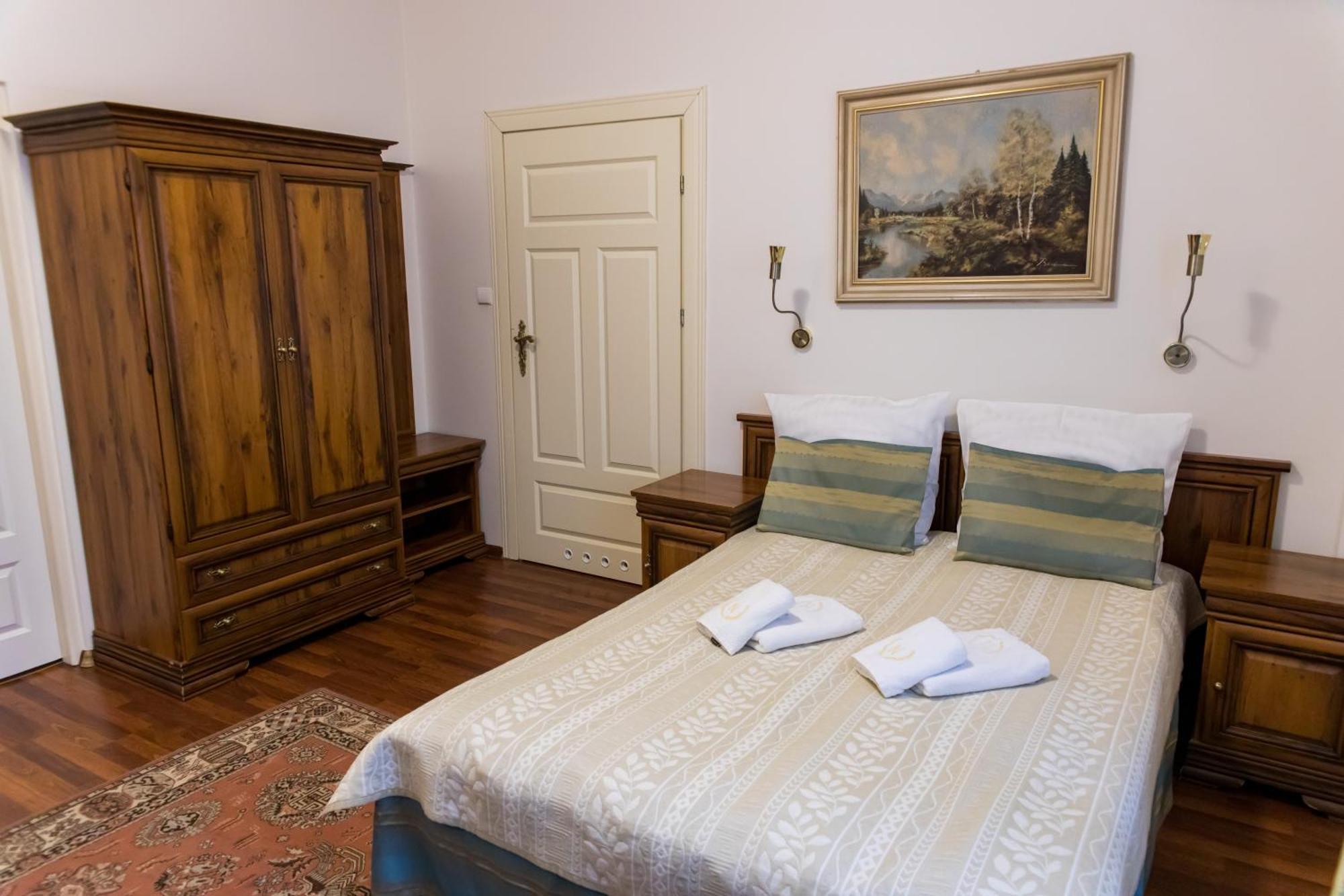 Hotel Napoleon Wroblew  Екстериор снимка