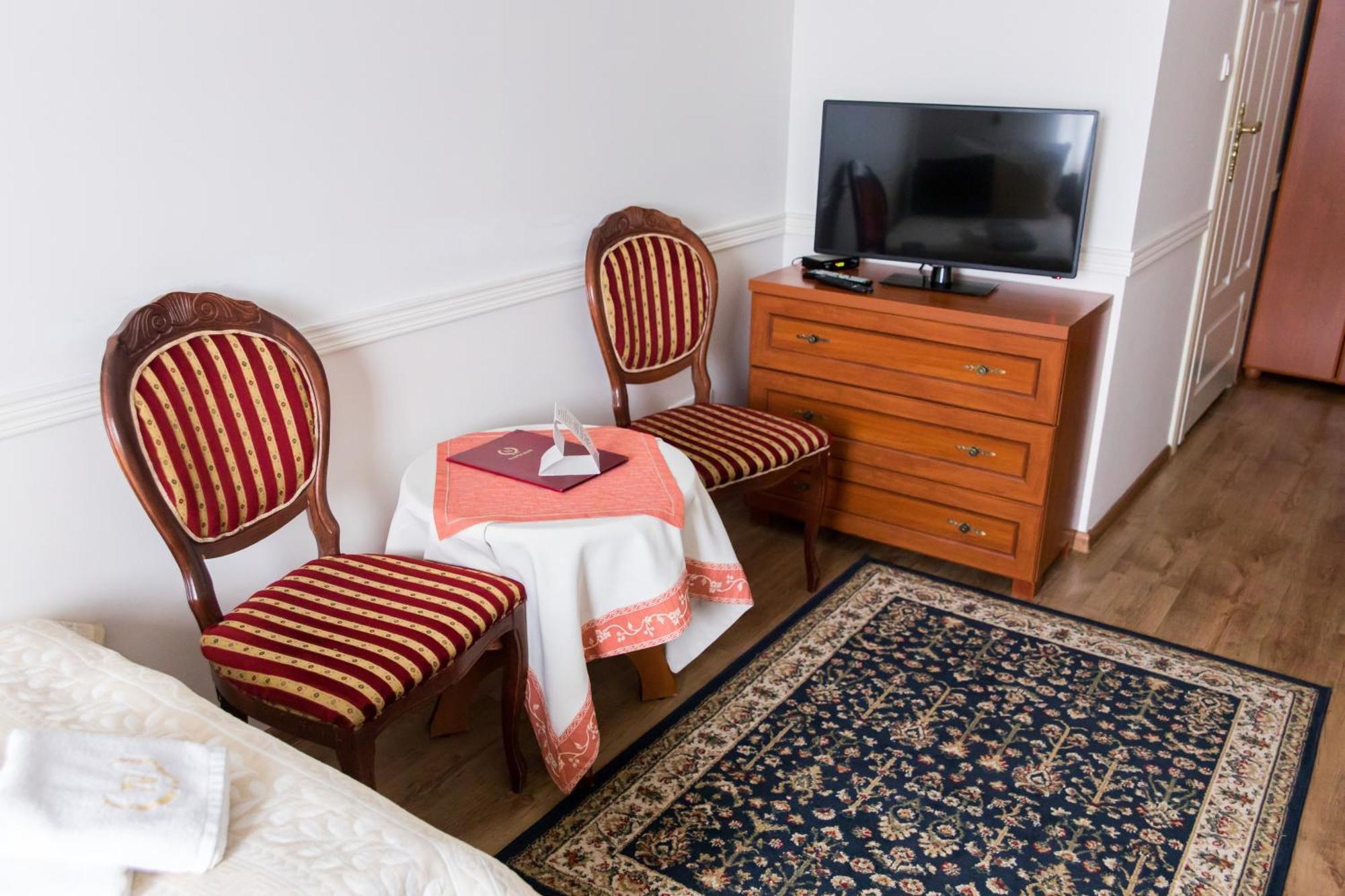 Hotel Napoleon Wroblew  Екстериор снимка