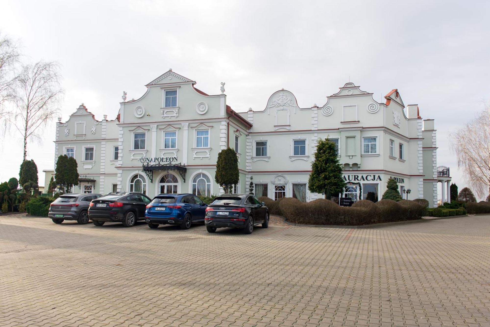 Hotel Napoleon Wroblew  Екстериор снимка