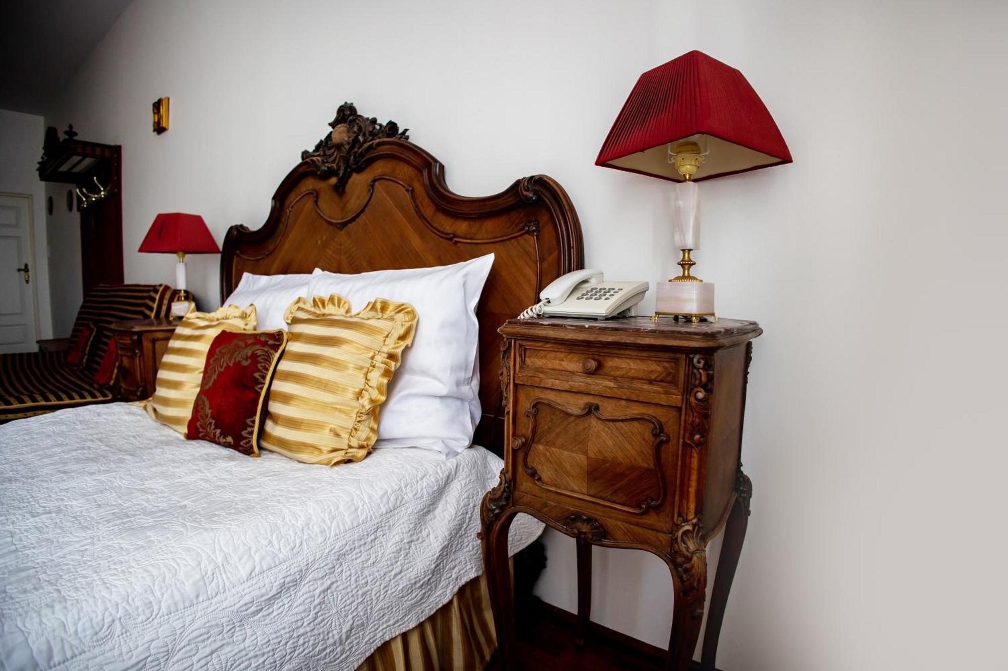 Hotel Napoleon Wroblew  Екстериор снимка
