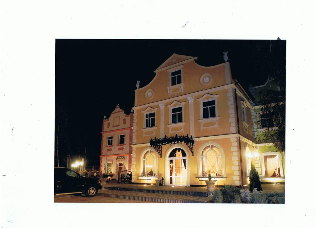 Hotel Napoleon Wroblew  Екстериор снимка