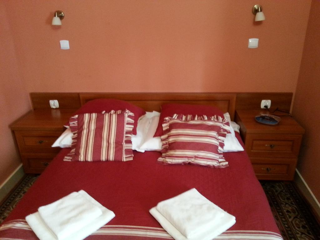 Hotel Napoleon Wroblew  Екстериор снимка