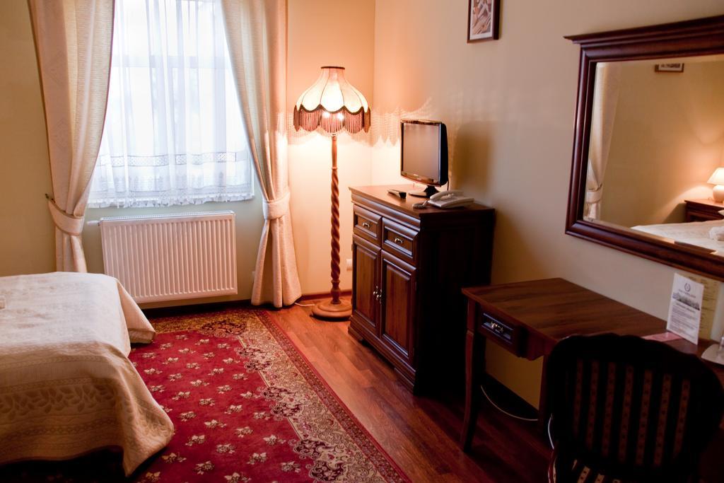 Hotel Napoleon Wroblew  Екстериор снимка